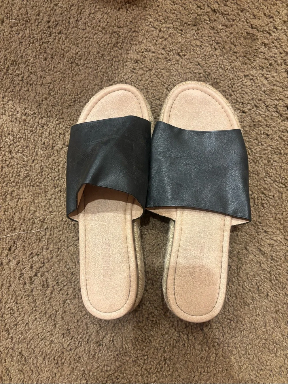 N/A comfortable black
